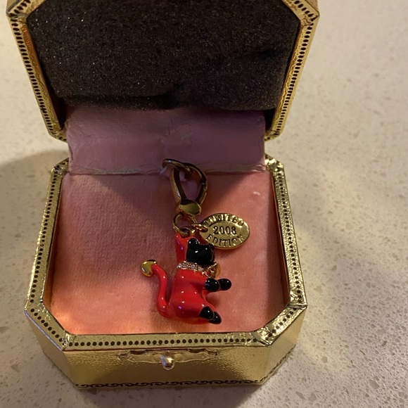 NWT and Box Juicy Couture Devil Yorke Charm #YJRU2331 never taken out of box - Picture 11 of 14